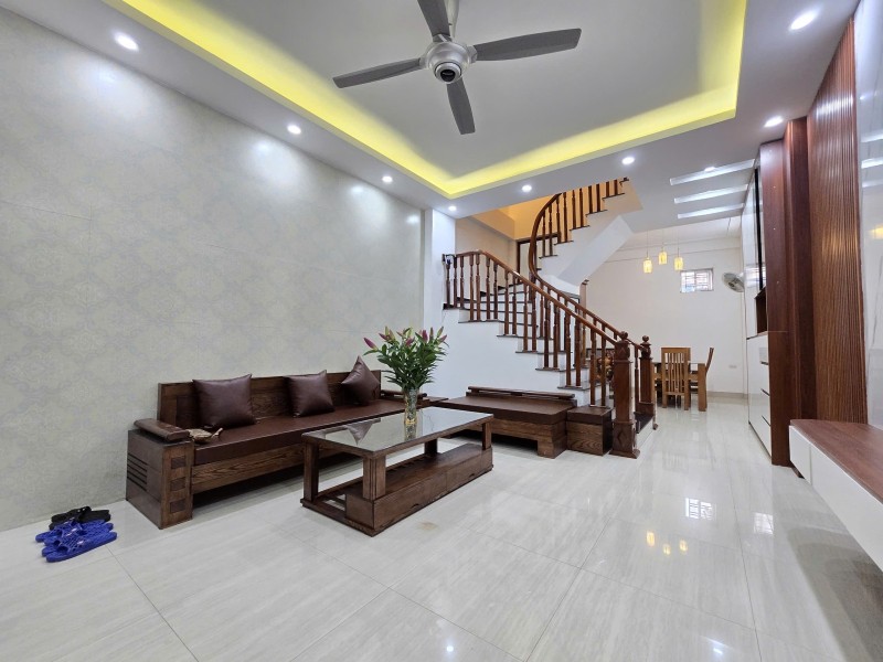 Bán nhà Ngô Gia Tự,Long Biên 4 tầng,50m,mt4m gần oto nhỉnh 6 tỷ - Ảnh 1